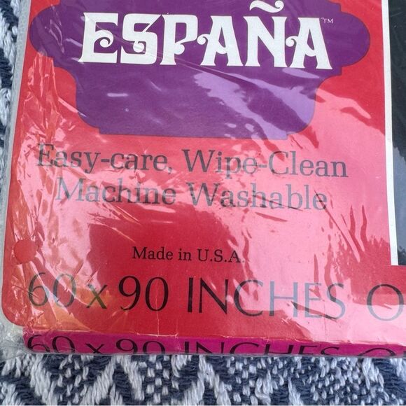 Vintage España White Vinyl Tablecloth - Picture 3 of 8